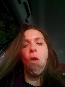 Bakedroll333 élő XXX-chatje