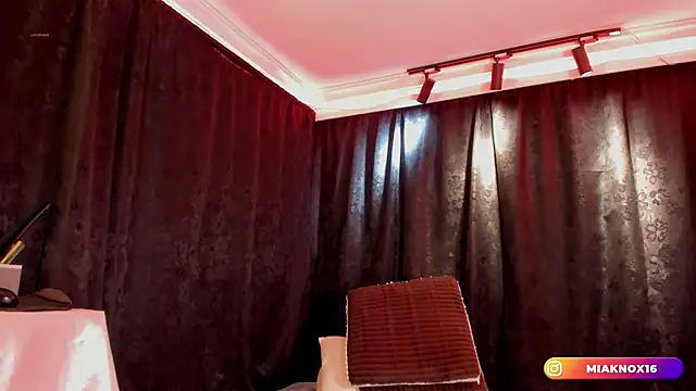 MiaKnox Live XXX Chat