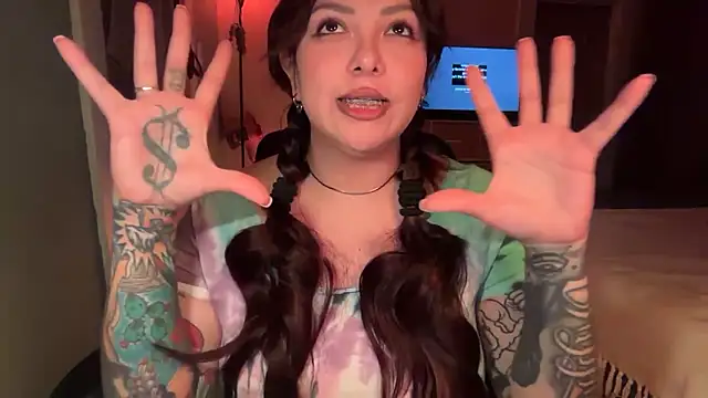 Pumpkin_bunny Show in webcam
