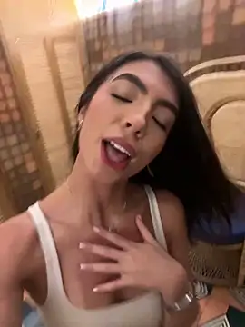 Chatroom XXX en direct de Ninaa_Rosee