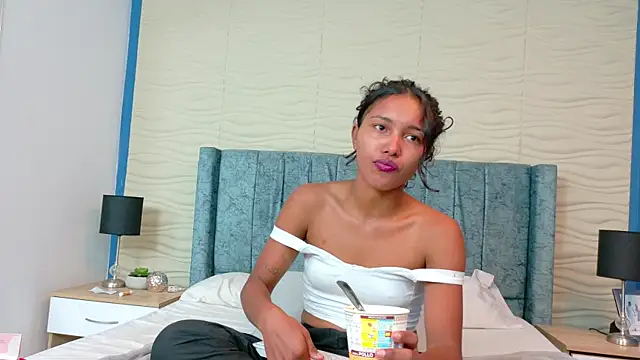 Chat +18 de Lili_Lavander ao vivo