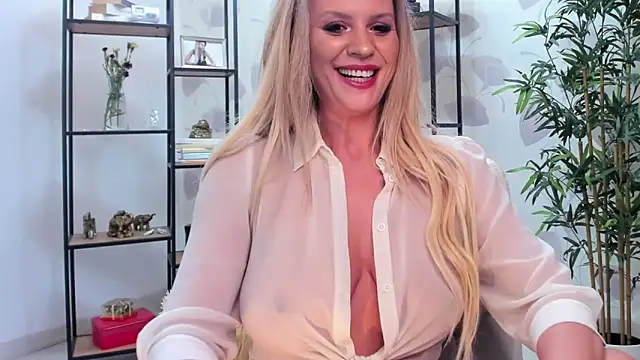 Smileyelyourgf live XXX chat