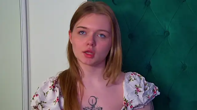ElinaVale élő XXX-chatje