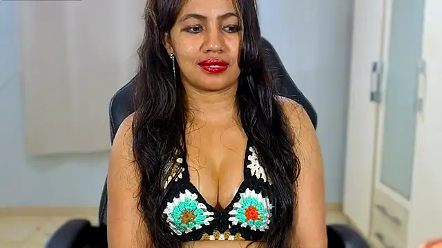 Chat +18 de FannyXhot ao vivo