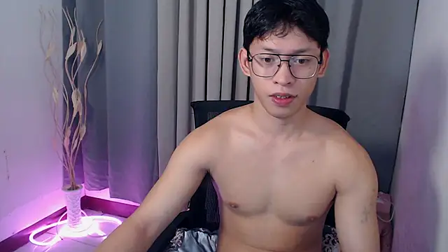 pinkcock_froi2305's Webcam Show