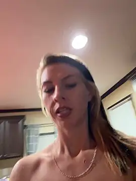 tastemecaroline Show in webcam