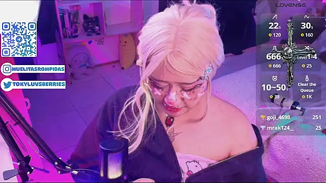 toky_doll Show in webcam