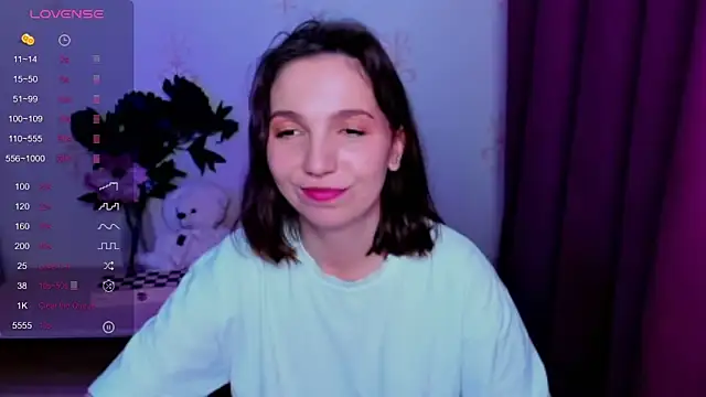 KindHazelHere_ Adlı Modelin Canlı XXX Sohbeti