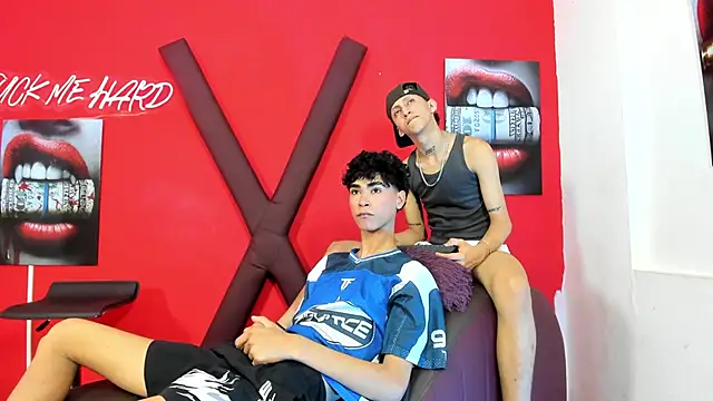 Pokazy przed kamerką – BOYS_PLAY