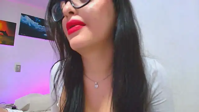 Artt_Juli Live XXX Chat