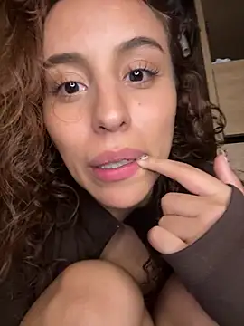 Chat XXX en directo de Katee_Jones