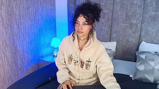 KatherineGomez élő XXX-chatje