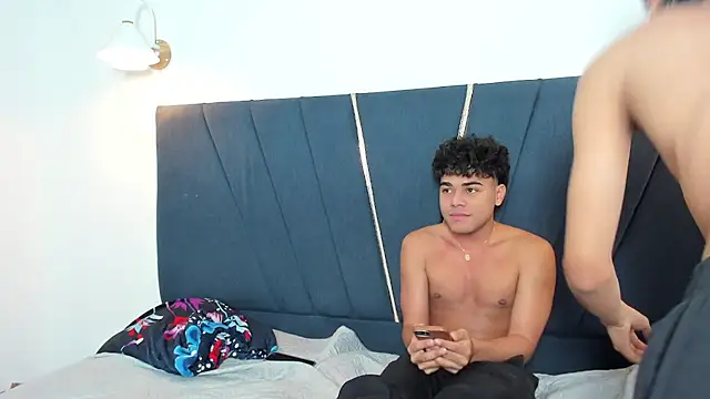 Show modela Enzo_love18 na web-kameri