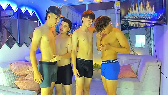 Warrioslatinboys: διαδικτυακό σόου στην κάμερα