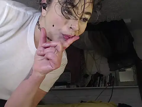 MaxiMillz's Live XXX Chat