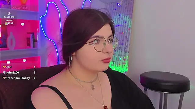 Siena_aa Adlı Modelin Canlı XXX Sohbeti