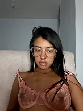 lucianaa_Gguerra Adlı Modelin Canlı XXX Sohbeti