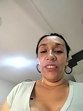 Chat +18 de Shantey_Laurent ao vivo