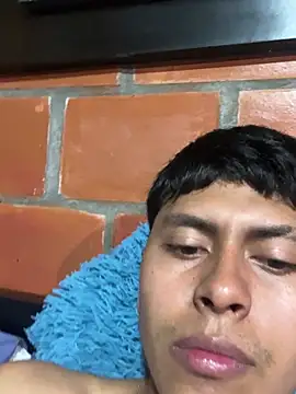 Pertunjukan Kamera Web Miguel_960