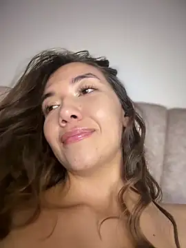 Iris_lee Show in webcam