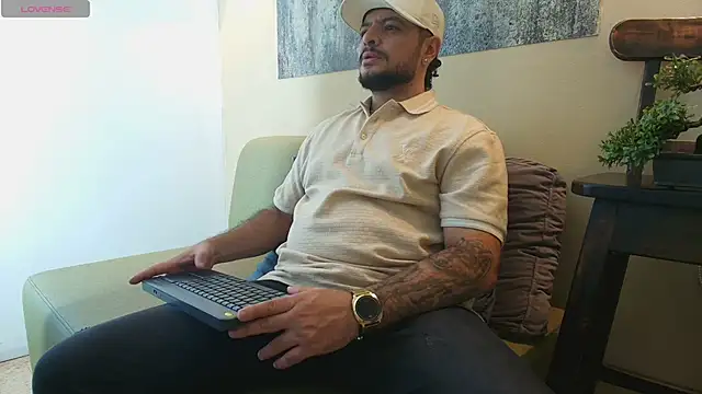 Show modela TROY_KIRK na web-kameri
