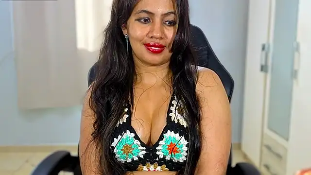 Chat +18 de FannyXhot ao vivo