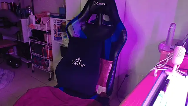SmokyDee Adlı Modelin Canlı XXX Sohbeti