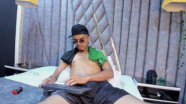 Онлайн чат XXX TysonRiggs