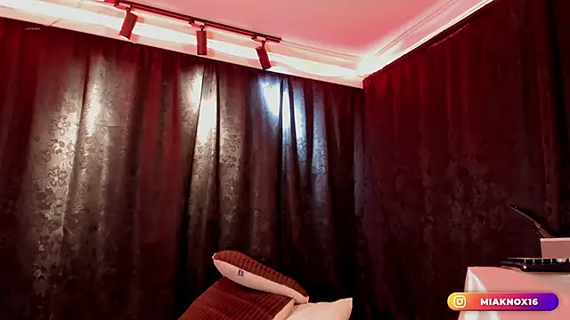 MiaKnox Live XXX Chat