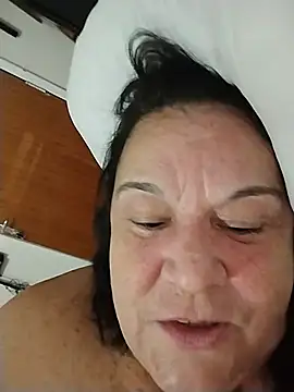 Yaya_Mineira's Live XXX Chat