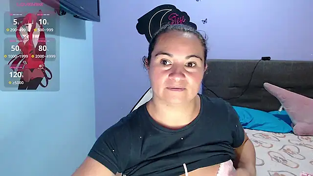 kyra_sol élő XXX-chatje