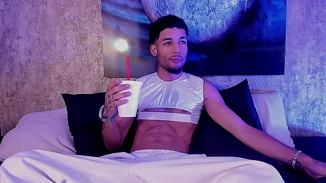 Thiagoferreti Show in webcam