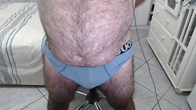 MysterBearMG Show in webcam