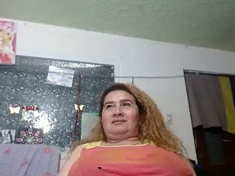 Perla1981--'s Live XXX Chat