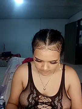 Emily_Rouse23 élő XXX-chatje
