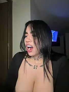 Nickiiiii's Live XXX Chat