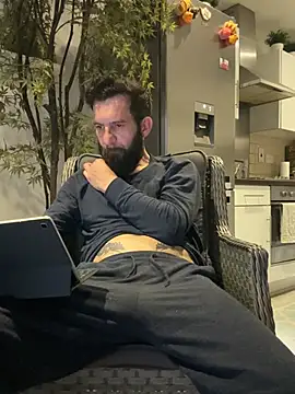 Michel_huge: απευθείας συνομιλία ΧΧΧ