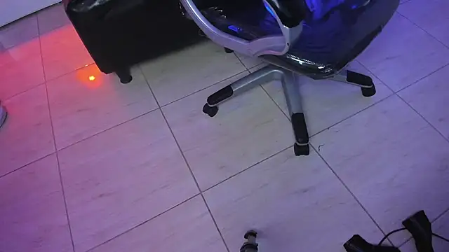 Czat XXX na żywo – Vergil_Noir_