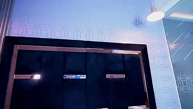 Dark_Eros_: διαδικτυακό σόου στην κάμερα