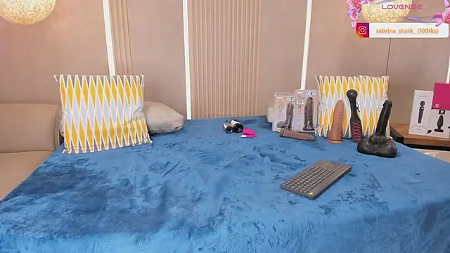 sabrina_shark_ Adlı Modelin Canlı XXX Sohbeti