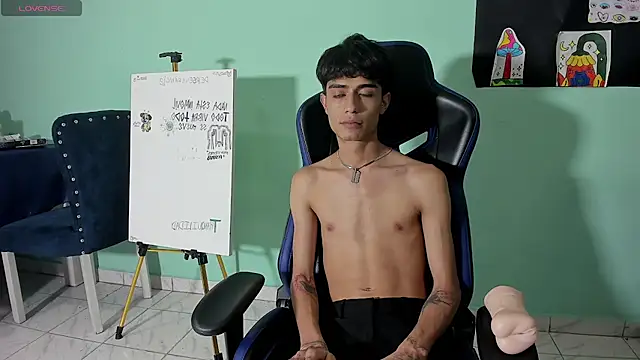 TYLERhHOT2005 – Naživo XXX chat