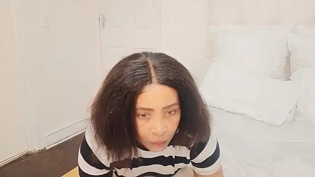 GiantBootyMilf Webcam show