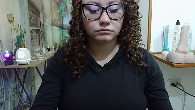 Chat XXX en directo de curly_greeneyed