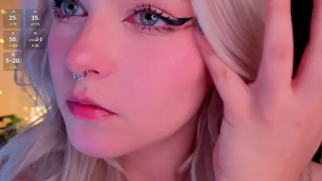 ShyniAlice's Webcam Show