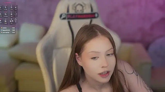 Esmie_Smile's Live XXX Chat