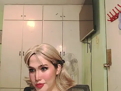 Pertunjukan Kamera Web Ezradeliciosa