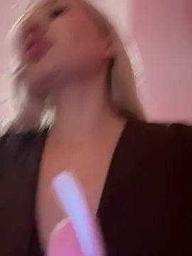 Show modela Kiss_Auroraa na web-kameri