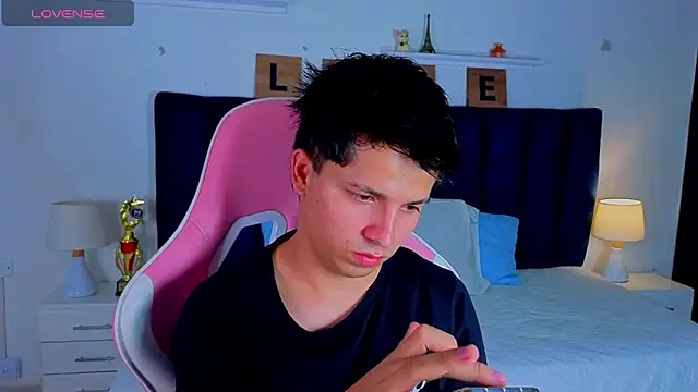 Issac_james_ 在線直播表演