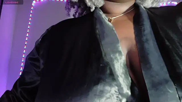 ebony_NeighborMoans élő XXX-chatje