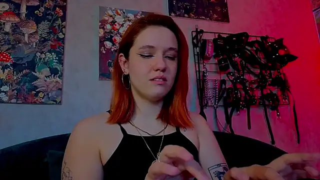 the_high_priestess: διαδικτυακό σόου στην κάμερα